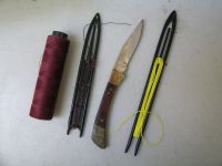 Εργαλεία επιδιόρθωσης διχτυών. Από αριστερά: νήμα, σαΐτα, σουγιάς, σαΐτα